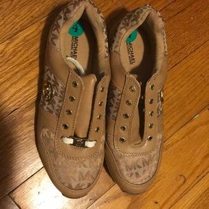 Girls MK Children Sneakers Size 4 (color) Tan